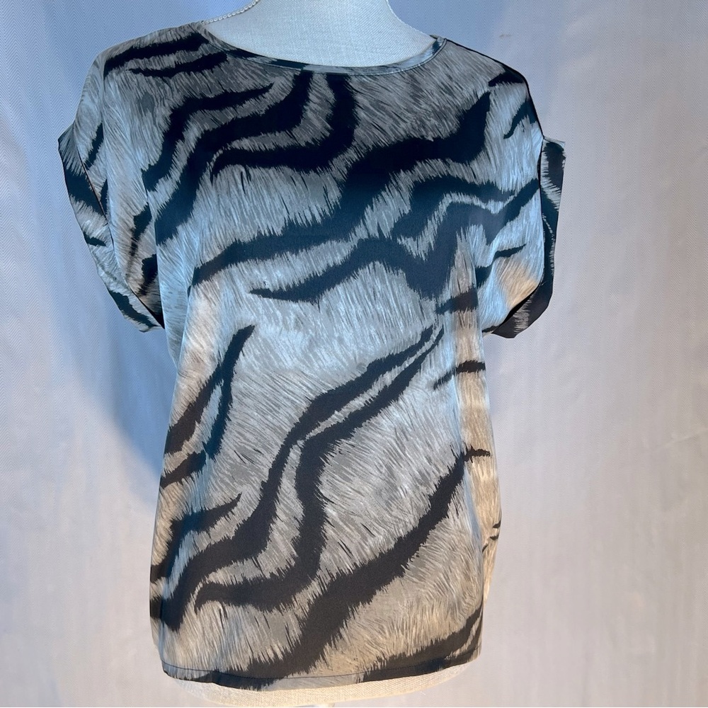 White House Black Market Top Black & White Rolled Cap Sleeves Jersey Back XS👍